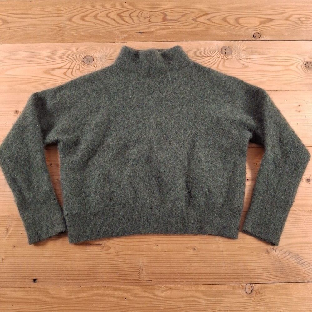 tahari cashmere sweater womens medium Green